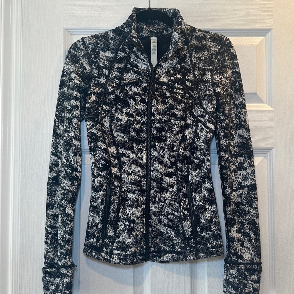Like new Lululemon Athletica Define Zip-Up Jacket size 4